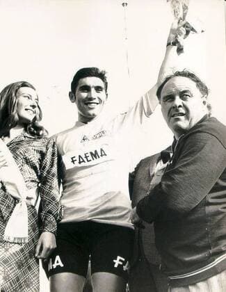 Tour de France 1969: Eddy MERCKX with the yellow shirt next to his coach, Guillaume DRIESSENS.  x184286x  x84974556stx