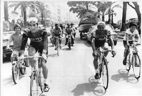 NICE----EDDY MERCKX OF BELGIUM,LEADER OF THE TOUR DE FRANCE,SURROUNDED BY FANS, DURING EARLY STROLL, ON THE PROMENADE DES ANGLAIS, AT NICE, DURING THE TOUR DE FRANCE DAY-OFF. JVB WST BELGA.  x251776x  x84984487stx
