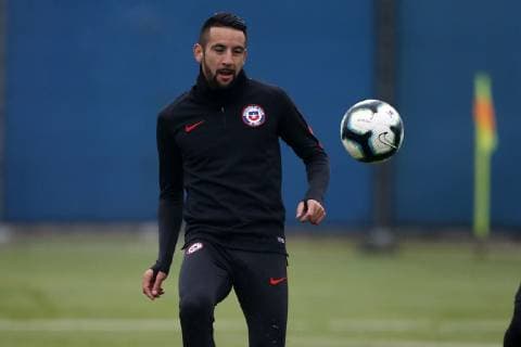 Futbol, entrenamiento de la seleccion chilena Copa America 2019 El jugador de la seleccione chilena Mauricio Isla es fotografiado durante el entrenamiento realizado en el Centro de Entrenamiento de Gremio en Porto Alegre, Brasil. 02 07 2019 Andres Pina Photosport Football, Chilean national team, Nationalteam training session Copa America Championship 2019 Chile s player Mauricio Isla is pictured during the morning training session held at the Gremio center in Porto Alegre, Brazil. 02 07 2019 Andres Pina Photosport Entrenamiento de la seleccion chilena en el centro deportivo de Gremio, Copa America 2019 