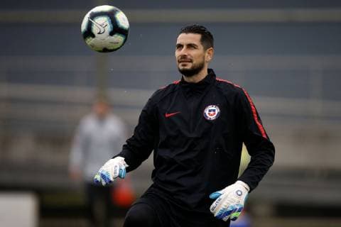Futbol, entrenamiento de la seleccion chilena Copa America 2019 El arquero de la seleccione chilena Gabriel Arias es fotografiado durante el entrenamiento realizado en el Centro de Entrenamiento de Gremio en Porto Alegre, Brasil. 02 07 2019 Andres Pina Photosport Football, Chilean national team, Nationalteam training session Copa America Championship 2019 Chile s goalkeeper Gabriel Arias is pictured during the morning training session held at the Gremio center in Porto Alegre, Brazil. 02 07 2019 Andres Pina Photosport Entrenamiento de la seleccion chilena en el centro deportivo de Gremio, Copa America 2019 