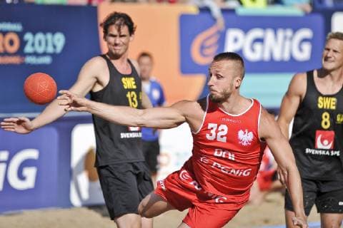 2019.07.02 Stare Jablonki Pilka reczna plazowa Mezczyzn Mistrzostwa Europy EURO 2019 Polska - Szwecja N z Christoffer Massing, Milosz Rupp, Erik Wessberg Foto Marcin Bulanda PressFocus 2019.07.02 Stare Jablonki Beach Handball Men s European Championship, EM, Europameisterschaft EURO 2019 Polska - Szwecja Christoffer Massing, Milosz Rupp, Erik Wessberg Credit: Marcin Bulanda PressFocus NEWSPIX.PL --- Newspix.pl  20190702PF_MB381