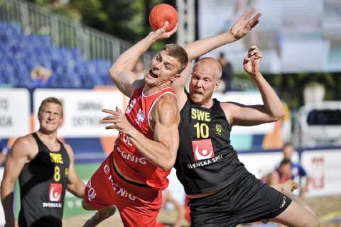 2019.07.02 Stare Jablonki Pilka reczna plazowa Mezczyzn Mistrzostwa Europy EURO 2019 Polska - Szwecja N z Marcin Miedzinski, Henrik Dahlberg Foto Marcin Bulanda PressFocus 2019.07.02 Stare Jablonki Beach Handball Men s European Championship, EM, Europameisterschaft EURO 2019 Polska - Szwecja Marcin Miedzinski, Henrik Dahlberg Credit: Marcin Bulanda PressFocus NEWSPIX.PL --- Newspix.pl  20190702PF_MB389