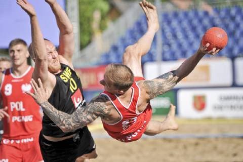 2019.07.02 Stare Jablonki Pilka reczna plazowa Mezczyzn Mistrzostwa Europy EURO 2019 Polska - Szwecja N z Konrad Szczukocki Foto Marcin Bulanda PressFocus 2019.07.02 Stare Jablonki Beach Handball Men s European Championship, EM, Europameisterschaft EURO 2019 Polska - Szwecja Konrad Szczukocki Credit: Marcin Bulanda PressFocus NEWSPIX.PL --- Newspix.pl  20190702PF_MB392