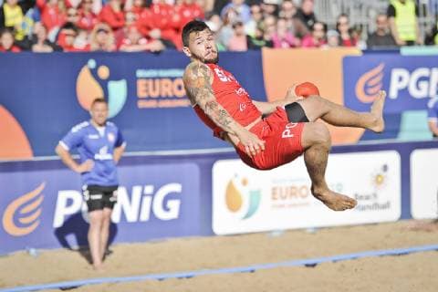 2019.07.02 Stare Jablonki Pilka reczna plazowa Mezczyzn Mistrzostwa Europy EURO 2019 Polska - Szwecja N z Bartosz Wojdak Foto Marcin Bulanda PressFocus 2019.07.02 Stare Jablonki Beach Handball Men s European Championship, EM, Europameisterschaft EURO 2019 Polska - Szwecja Bartosz Wojdak Credit: Marcin Bulanda PressFocus NEWSPIX.PL --- Newspix.pl  20190702PF_MB432