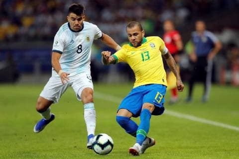 Brazilian Dani Alves (R) in action against Argentinian Marcos Acuna (L) during the Copa America 2019 semi-finals soccer match between Brazil and Argentina, at Mineirao Stadium in Belo Horizonte, Brazil, 2 July 2019. Brazil vs. Argentina !ACHTUNG: NUR REDAKTIONELLE NUTZUNG!  Copyright: xAntonioxLacerdax SCA23101 20190703-636977188135333862