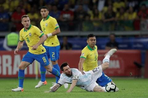 Brazilian Casemiro (R-Top) in action against Argentinian Lionel Messi (R-down) during the Copa America 2019 semi-finals soccer match between Brazil and Argentina, at Mineirao Stadium in Belo Horizonte, Brazil, 2 July 2019. Brazil vs. Argentina !ACHTUNG: NUR REDAKTIONELLE NUTZUNG!  Copyright: xFernandoxBizerrax SCA23107 20190703-636977190592096813