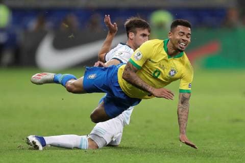Brazilian Gabriel Jesus (front) in action against Argentinian Nicolas Tagliafico during the Copa America 2019 semi-finals soccer match between Brazil and Argentina, at Mineirao Stadium in Belo Horizonte, Brazil, 2 July 2019. Brazil vs. Argentina !ACHTUNG: NUR REDAKTIONELLE NUTZUNG!  Copyright: xFernandoxBizerrax SCA23108 20190703-636977195121460446