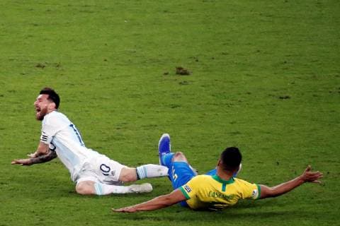 Brazilian Casemiro (R) in action against Argentinian Lionel Messi (L) during the Copa America 2019 semi-finals soccer match between Brazil and Argentina, at Mineirao Stadium in Belo Horizonte, Brazil, 2 July 2019. Brazil vs. Argentina !ACHTUNG: NUR REDAKTIONELLE NUTZUNG!  Copyright: xPauloxFonsecax SCA23132 20190703-636977199565862982