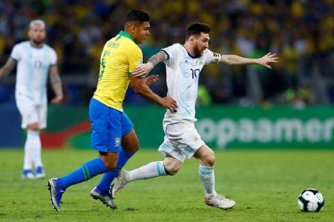 Brazilian Casemiro (L) in action against Argentinian Lionel Messi (R) during the Copa America 2019 semi-finals soccer match between Brazil and Argentina, at Mineirao Stadium in Belo Horizonte, Brazil, 2 July 2019. Brazil vs. Argentina !ACHTUNG: NUR REDAKTIONELLE NUTZUNG!  Copyright: xYurixEdmundox SCA23141 20190703-636977203888348767