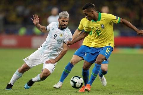 Brazilian Alex Lobo (R) in action against Argentinian Sergio Aguero (L) during the Copa America 2019 semi-finals soccer match between Brazil and Argentina, at Mineirao Stadium in Belo Horizonte, Brazil, 2 July 2019. Brazil vs. Argentina !ACHTUNG: NUR REDAKTIONELLE NUTZUNG!  Copyright: xFernandoxBizerrax SCA23172 20190703-636977228666995382