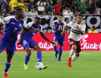 Jesus Gallardo (d) of Mexico vies for the ball against Herve Bazile (i) of Haiti during the semifinal of Copa de Oro of Concacaf, between Haiti and Mexico, in State Farm Stadium of Glendale, Arizona, US, 02 July 2019. Haiti vs Mexico !ACHTUNG: NUR REDAKTIONELLE NUTZUNG!  Copyright: xPhilxSotox AME3057 20190703-636977341456184282