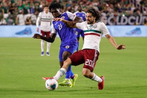 GLENDALE, AZ - JULY 02: Mexico forward Rodolfo Pizarro (20) and Haiti midfielder Bryan Alceus (21) fight to control the ball during the CONCACAF Gold cup semifinal soccer game between Haiti and Mexico on July 2, 2019 at State Farm Stadium in Glendale, Arizona. (Photo by Kevin Abele Icon Sportswire) SOCCER: JUL 02 CONCACAF Gold Cup Semifinals - Haiti v Mexico Icon190702029