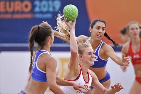 2019.07.03 Stare Jablonki Pilka reczna plazowa Kobiet Mistrzostwa Europy EURO 2019 CYPRUS - POLAND N z Paula Mazurek Foto Marcin Bulanda PressFocus 2019.07.03 Stare Jablonki Beach Handball Women s European Championship, EM, Europameisterschaft EURO 2019 CYPRUS - POLAND Paula Mazurek Credit: Marcin Bulanda PressFocus NEWSPIX.PL --- Newspix.pl  20190703PF_MB045