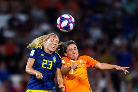 Fußball, Damen WM, Niederlande - Schweden 190703 Elin Rubensson of Sweden and DaniÃ«lle Van De Donk of Netherlands during the FIFA Women s World Cup semi-final match between Netherlands and Sweden on July 3, 2019 in Lyon. Photo: Petter Arvidson Bildbyran Kod PA 180100 bbeng fotboll football fotball soccer dam women kvinner frankrike france vm vm 2019 verdensmesterskap världsmästerskap fifa women s world cup 2019 world cup semifinal semi final knockout stage sweden sverige netherlands nederländerna *** 190703 Elin Rubensson of Sweden and Daniels of the Donk of Netherlands during the FIFA Women s World Cup semi-match between Netherlands and Sweden on July 3, 2019 in Lyon Photo Petter Arvidson Picture Agency Code PA 180100 bbeng soccer football soccer soccer ladies women women france frm world cup 2019 world championship fifa women s world cup 2019 world cup semifinal semi final knockout stage sweden sweden netherlands netherlands,  Copyright: PETTERxARVIDSON BB190703PA092