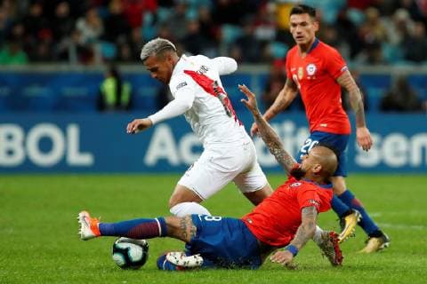 Chile s Arturo Vidal (R) vies for the ball against Peru s Miguel Trauco (L) during the Copa America 2019 semi-finals soccer match between Chile and Peru, at Arena do Gremio Stadium in Porto Alegre, Brazil, 3 July 2019. Chile vs. Peru !ACHTUNG: NUR REDAKTIONELLE NUTZUNG!  Copyright: xJosexMendezx SCA24167 20190704-636978097344647652