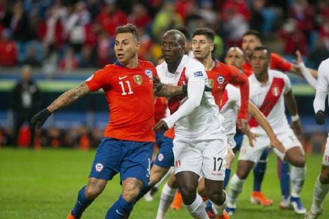 Chile X Peru PORTO ALEGRE, RS - 03.07.2019: CHILE X PERU - Eduardo Vargas is bidding during the match between Chile and Peru, valid for the semi-final of the 2019 Copa America, held this Wednesday (03) at the Grêmio Arena in Porto Alegre, RS. (Photo: Raul Pereira Fotoarena) x1757862x  RaulxPereira