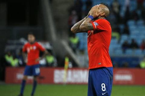 Futbol, Chile vs Peru Copa America 2019 El jugador de la seleccion chilena Arturo Vidal se lamenta tras desperdiciar una ocasion de gol contra Peru durante el partido de semifinal de la Copa America disputado en el estadio Arena de Gremio de Porto Alegre, Brasil. 03 07 2019 Andres Pina Photosport Football, Chile vs Peru Copa America Championship 2019 Chile s player Arturo Vidal reacts after wasting a chance of goal against Peru during the Copa America semifinal match held at the Arena do Gremio stadium in Porto Alegre, Brazil. 03 07 2019 Andres Pina Photosport Chile vs Peru, Copa America 2019 