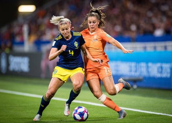 (190704) -- LYON, July 4, 2019 -- Ellen Jansen (R) of the Netherlands vies with Hanna Glas of Sweden during the semifinal match between the Netherlands and Sweden at the 2019 FIFA Women s World Cup at Stade de Lyon in Lyon, France, July 3, 2019. ) (SP)FRANCE-LYON-2019 FIFA WOMEN S WORLD CUP-SEMIFINAL-NED VS SWE XiaoxYijiu 