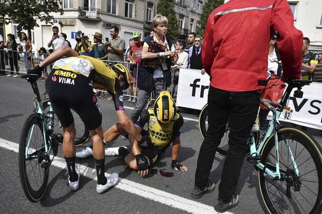BRUSSELS, BELGIUM - JULY 6 : GROENEWEGEN Dylan (NED) of TEAM JUMBO - VISMA crashed during stage 1 of the 106th edition of the 2019 Tour de France cycling race, a stage of 194.5 kms with start and finish in Brussels on July 06, 2019 in Brussels, Belgium, 6 07 2019 ( Photo Pool by Jeff Pachoud Photo News CYCLISME : Tour de France 2019 - Etape 01 - 06 07 2019 PHOTONEWS PANORAMIC 