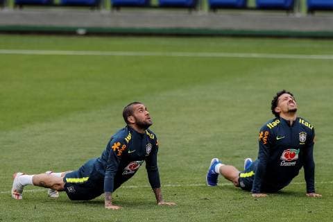 Sport Bilder des Tages Brazil s national soccer players Daniel Alves (L) and Marquinhos (R) attend a training session in Teresopolis, Brazil, 06 July 2019. Brazil will face Peru in the Copa America 2019 final match. Brazil s national soccer team training session !ACHTUNG: NUR REDAKTIONELLE NUTZUNG!  Copyright: xAntonioxLacerdax COPAME2661 20190706-636980387007517550