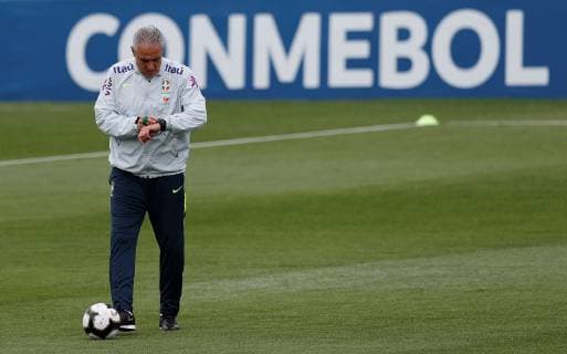 Brazil s national soccer team head coach Tite attends a training session in Teresopolis, Brazil, 06 July 2019. Brazil will face Peru in the Copa America 2019 final match. Brazil s national soccer team training session !ACHTUNG: NUR REDAKTIONELLE NUTZUNG!  Copyright: xAntonioxLacerdax COPAME2662 20190706-636980387013455124