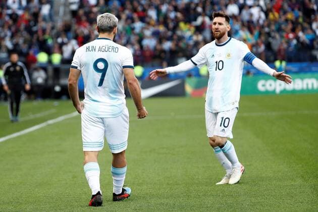 Sergio Aguero (L) celebrates with teammate Lionel Messi after scoring, during the Copa America 2019 3rd place soccer match between Argentina and Chile, at Arena Corinthians Stadium in Sao Paulo, Brazil, 6 July 2019. Argentina vs. Chile !ACHTUNG: NUR REDAKTIONELLE NUTZUNG!  Copyright: xSebastiaoxMoreirax SCA2530 20190706-636980449056164114
