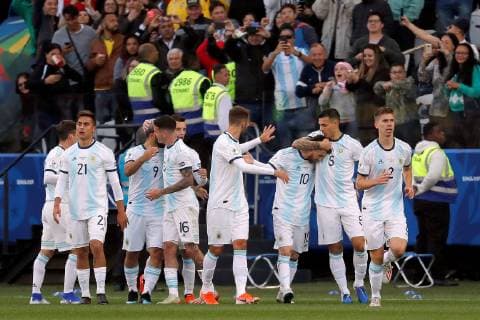 Argentina s players jubilate a goal during the Copa America 2019 3rd place soccer match between Argentina and Chile, at Arena Corinthians Stadium in Sao Paulo, Brazil, 6 July 2019. Argentina vs. Chile !ACHTUNG: NUR REDAKTIONELLE NUTZUNG!  Copyright: xPauloxWhitakerx SCA2537 20190706-636980449686242198