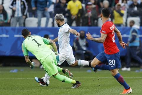 Argentina vs. Chile SÃO PAULO, SP - 06.07.2019: ARGENTINA VS. CHILE - Kun Aguero kicks to score the first goal of Argentina during a match between Argentina and Chile, valid for the dispute of the third place of Copa América 2019, held this Saturday (06) at the Corinthians Arena in São Paulo, SP. (Photo: Ricardo Moreira Fotoarena) x1759078x  RicardoxMoreira