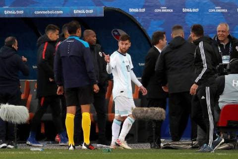 Argentina s Lionel Messi gets expelled during the Copa America 2019 3rd place soccer match between Argentina and Chile, at Arena Corinthians Stadium in Sao Paulo, Brazil, 6 July 2019. Argentina vs. Chile !ACHTUNG: NUR REDAKTIONELLE NUTZUNG!  Copyright: xPauloxWhitakerx SCA2572 20190706-636980465003498373