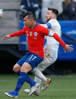 Argentina vs. Chile SÃO PAULO, SP - 06.07.2019: ARGENTINA VS. CHILE - Gary Medel of Chile contests with Argentina& 39;s Lionel Messi during a match between Argentina and Chile, valid for the third place matchthe Copa América 2019, held eld this Saturday (06) at the Corinthians Arena in São Paulo, SP. (Photo: Marcelo Machado de Melo Fotoarena) x1759108x  MarceloxMachadoxdexMelo