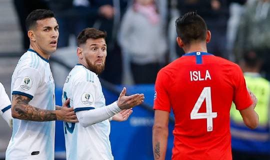 Sport Bilder des Tages Argentina vs. Chile SÃO PAULO, SP - 06.07.2019: ARGENTINA VS. CHILE - Argentina& 39;s Lionel Messi is sent off during a match between Argentina and Chile, valid for the third place match of the Copa América 2019, held this Saturday (06) at the Corinthians Arena in São Paulo, SP. (Photo: Marcelo Machado de Melo Fotoarena) x1759111x  MarceloxMachadoxdexMelo