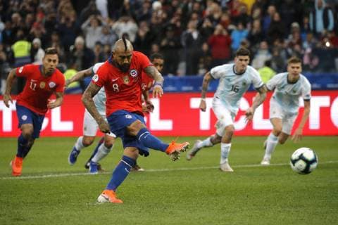 6th July 2019, Arena Corinthians Stadium, Sao Paulo, Brazil; Copa America international football, 3rd-4th playoff final, Argentina versus Chile; Arturo Vidal of Chile scores his goal from the penalty spot for 2-1 in the 59th minute  ActionPlus12151504 AndresxPina DiaEsportivo