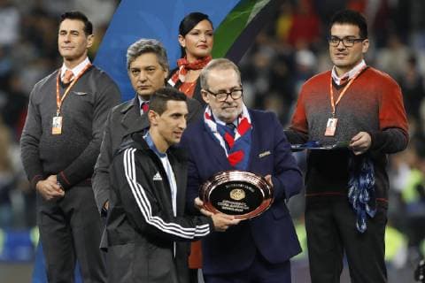 Argentina vs. Chile SÃO PAULO, SP - 06.07.2019: ARGENTINA VS. CHILE - Di Maria receives the trophy of third place for the Argentina national team, Nationalteam during a match between Argentina and Chile, valid for the third place match of Copa America 2019, held this Saturday (06) at the Corinthians Arena in São Paulo, SP. (Photo: Ricardo Moreira Fotoarena) x1759205x  RicardoxMoreira