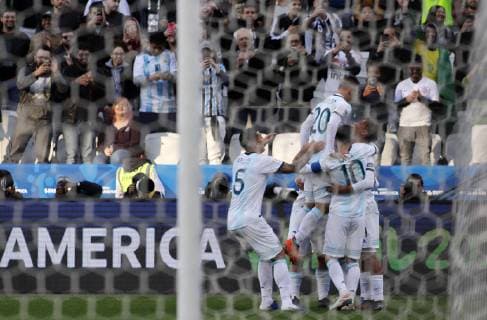 (190707) -- SAO PAULO, July 7, 2019 (Xinhua) -- Argentina s players celebrate scoring during the 3rd place match of Copa America 2019 between Argentina and Chile in Sao Paulo, Brazil, July 6, 2019. (Xinhua Rahel Patrasso) (SP)BRAZIL-SAO PAULO-FOOTBALL-COPA AMERICA 2019-ARGENTINA VS CHI 