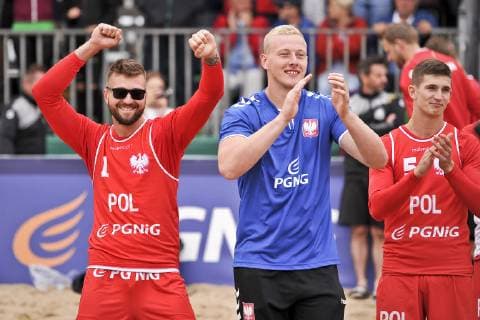 2019.07.07 Stare Jablonki Pilka reczna plazowa Mezczyzn Mistrzostwa Europy EURO 2019 Francja - Polska N z Lukasz Zakreta, Maciej Fabianowicz, radosc, wygrana, zwyciestwo, historyczny sukces Foto Marcin Bulanda PressFocus 2019.07.07 Stare Jablonki Beach Handball Men s European Championship, EM, Europameisterschaft EURO 2019 Francja - Polska Lukasz Zakreta, Maciej Fabianowicz, radosc, wygrana, zwyciestwo, historyczny sukces Credit: Marcin Bulanda PressFocus NEWSPIX.PL --- Newspix.pl 20190707PF_MB647