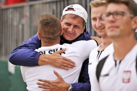 2019.07.07 Stare Jablonki Pilka reczna plazowa Mezczyzn Mistrzostwa Europy EURO 2019 Francja - Polska N z Marek Goralczyk, gratulacje, radosc Foto Marcin Bulanda PressFocus 2019.07.07 Stare Jablonki Beach Handball Men s European Championship, EM, Europameisterschaft EURO 2019 Francja - Polska Marek Goralczyk, gratulacje, radosc Credit: Marcin Bulanda PressFocus NEWSPIX.PL --- Newspix.pl  20190707PF_MB661