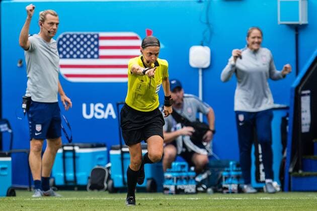 190707 Referee Stephanie Failure Demonstration FIFA World Cup finals between USA and Netherlands on July 7, 2019 in Lyon Photo Simon Hastegard Image Source Code SH 180105 bbeng soccer football soccer womens women women france france world cup 2019 world championship fifa womens world championships world cup 2019 world cup usa netherlands netherlands final vm final,  Copyright: SIMONxHASTEGARD BB190707SH031