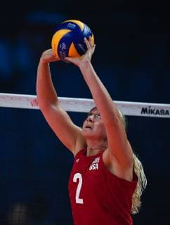 (190707) -- NANJING, July 7, 2019 -- Jordyn Poulter of the United States competes during the final match between the United States and Brazil at the 2019 FIVB Volleyball Nations League Finals Women in Nanjing, east China s Jiangsu province, July 7, 2019. ) (SP)CHINA-NANJING-VOLLEYBALL-FIVB NATIONS LEAGUE(CN) LixXiang 