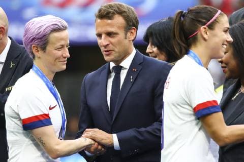 Emmanuel Macron ( President Francais ) et Megan Rapinoe (USA) FOOTBALL : USA vs Pays Bas - Finale Coupe du Monde Feminine - 07 07 2019 GwendolineLeGoff Panoramic 