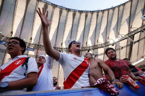 Fußball, Copa America, Finale, Brasilien - Peru Brazil vs. Peru RIO DE JANEIRO, RJ - 07.07.2019: BRAZIL VS. PERU - Peru fans before the match between Brazil and Peru, valid for the Copa America 2019 final, held this Sunday (07) at the Maracanã Stadium in Rio de Janeiro, RJ. (Photo: Marcelo Machado de Melo Fotoarena) x1759457x  MarceloxMachadoxdexMelo