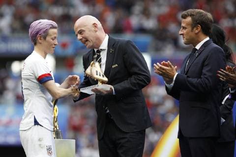 USA x Holland LYON, LY - 07.07.2019: USA X HOLLAND - Megan Rapinoe of the United States receives the gold boot of FIFA President Gianni Infantino and the President of France Emmanuel Macron after the United States wins the 2019 FIFA Women& 39;s World Cup Final 2-0 against the Netherlands at the Lyon Stadium, in Lyon, France. (Photo: Richard Callis Fotoarena) x1759458x  RichardxCallis