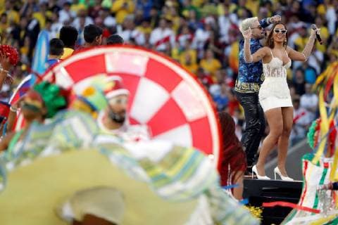 Fußball, Copa America, Abschlußfeier Brazilian singer Anitta (L) and Puerto Rican singer Pedro Capo perform before the Copa America 2019 final soccer match between Brazil and Peru, at Maracana Stadium in Rio de Janeiro, Brazil, 7 July 2019. Brazil vs. Peru !ACHTUNG: NUR REDAKTIONELLE NUTZUNG!  Copyright: xJulioxCesarxGuimaraesx SCA2664 20190707-636981331817049320