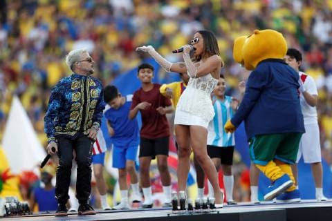 Fußball, Copa America, Abschlußfeier Brazilian singer Anitta (L) and Puerto Rican singer Pedro Capo perform during the Copa America 2019 final soccer match between Brazil and Peru, at Maracana Stadium in Rio de Janeiro, Brazil, 7 July 2019. Brazil vs. Peru !ACHTUNG: NUR REDAKTIONELLE NUTZUNG!  Copyright: xAntonioxLacerdax SCA2683 20190707-636981342230262583