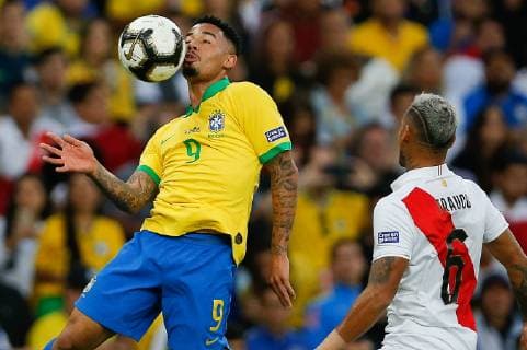 Fußball, Copa America, Finale, Brasilien - Peru Brazil vs. Peru RIO DE JANEIRO, RJ - 07.07.2019: BRAZIL VS. PERU - Gabriel Jesus do Brasil contests ball with Miguel Angel Saavedra of Peru during a match between Brazil and Peru, valid for the 2019 Copa America final, held this Sunday (07) at the Maracanã Stadium in Rio de Janeiro, RJ. (Photo: Marcelo Machado de Melo Fotoarena) x1759518x  MarceloxMachadoxdexMelo