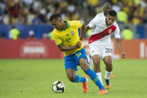 Fußball, Copa America, Finale, Brasilien - Peru Brazil vs. Peru RIO DE JANEIRO, RJ - 07.07.2019: BRAZIL VS. PERU - Alex Sandro Silva and Edison Flores Peralta during a match between Brazil and Peru, valid for the final of the Copa America 2019, held this Sunday (07) at the Maracanã Stadium in Rio de Janeiro, RJ. (Photo: Celso Pupo Fotoarena) x1759520x  CelsoxPupo