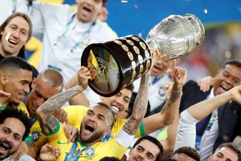 Brazil s Dani Alves celebrates after the Copa America 2019 final soccer match between Brazil and Peru, at Maracana Stadium in Rio de Janeiro, Brazil, 7 July 2019. Brazil vs. Peru !ACHTUNG: NUR REDAKTIONELLE NUTZUNG!  Copyright: xAntonioxLacerdax SCA26313 20190708-636981438813675128