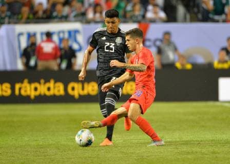 July 07, 2019: US midfielder, Christian Pulisic (10), brings the ball under control during the 2019 CONCACAF Gold Cup, championship match, between the United States and Mexico, at Soldier Field in Chicago, IL. Credit: CSM 2019 CONCACAF Gold Cup: Mexico vs United States Jul 07 - ZUMAc04_ 20190707_zaf_c04_072 Copyright: xKevinxLangleyx