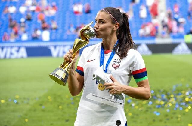 (190708) -- LYON, July 8, 2019 -- Alex Morgan of the United States kisses the World Cup champions trophy after the awarding ceremony of the 2019 FIFA Women s World Cup Final at Stade de Lyon in Lyon, France, July 7, 2019. ) (SP)FRANCE-LYON-2019 FIFA WOMEN S WORLD CUP-FINAL-USA VS NED MaoxSiqian 
