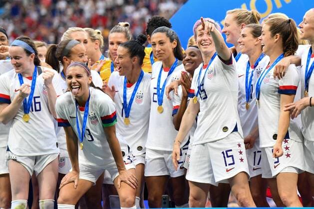 USA players celebrate the World Cup, cheer, happily Alex Morgan USA 13 sticks out his tongue and Megan Rapinoe USA 15 shows in audience, 07 07 2019, Lyon France , Football, FIFA Womens World Cup 2019, Final , USA Netherlands , FIFA REGULATIONS PROHIBIT ANY USE OF PHOTOGRAPHS AS IMAGE SEQUENCES AND OR QUASI VIDEO xmkx