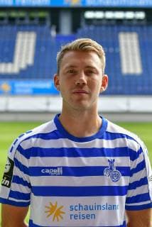 GER, official photo session portrait session portrait session MSV Duisburg player Connor Krempicki MSV Duisburg 3 League DFB, portrait session 2019 2020 portrait, portrait format nph Mauelshagen nph00321
